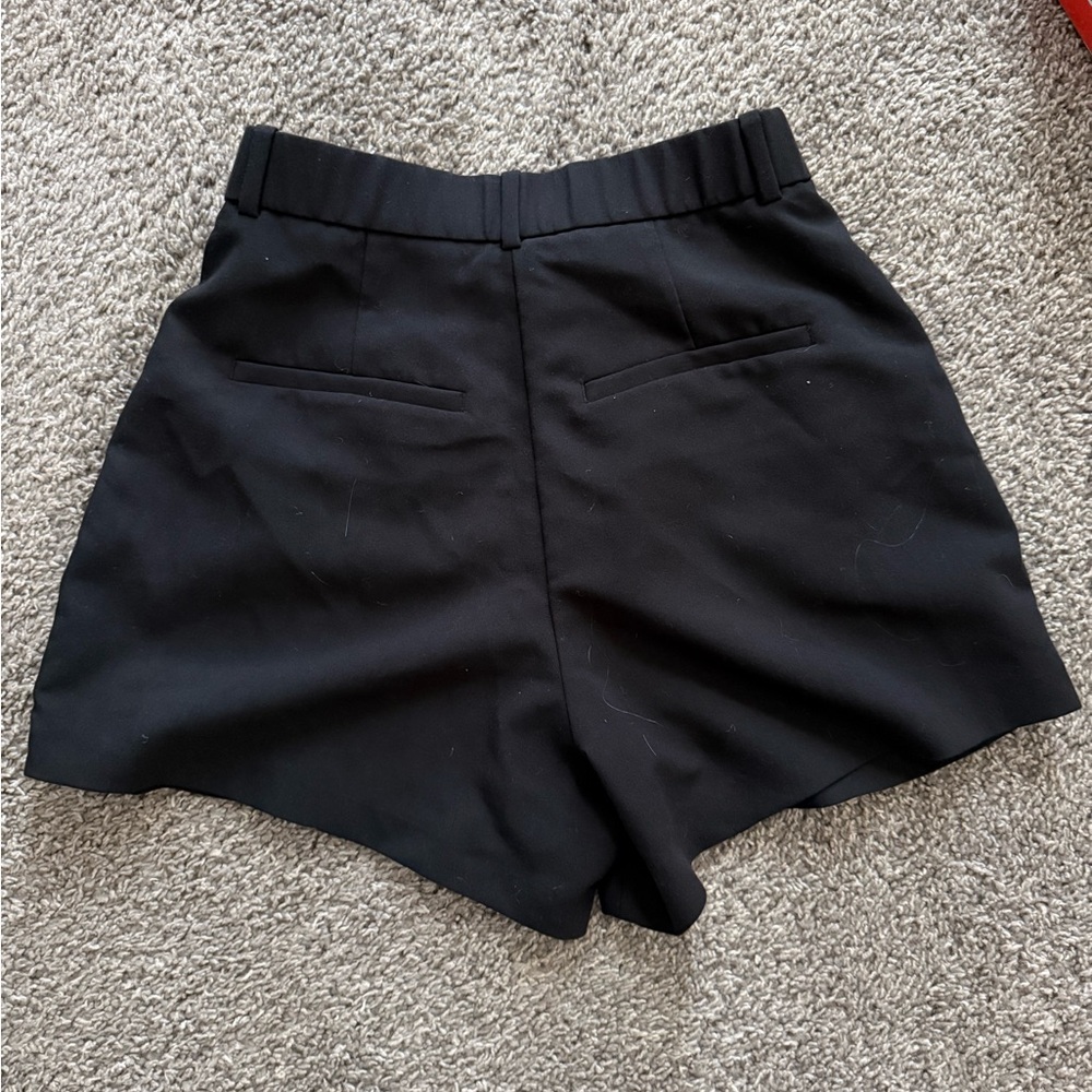 Abercrombie and FitchBlack Women's Tailored High-Waist Shorts - Picture 2 of 3